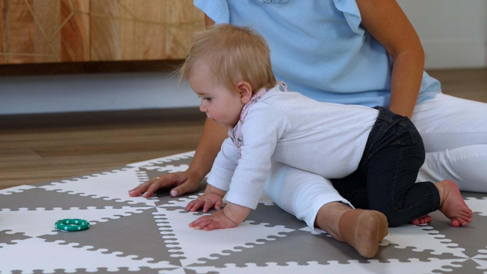Supporting Physical Including Sitting, Crawling & Standing (6-12 Months) | Tinyhood